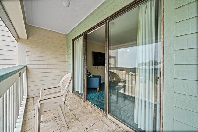 Building Photo - 6102 Seawall Blvd
