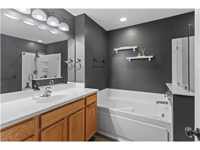 Building Photo - 1509 111th Dr NE