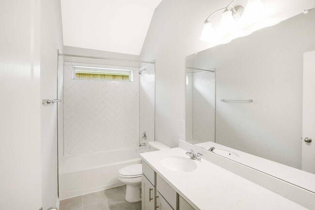 Building Photo - 335 Spinnaker Loop