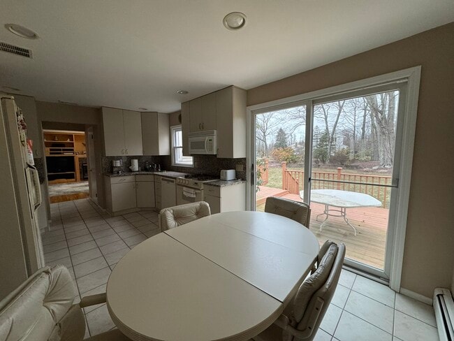 Building Photo - 5 Glenn Dr