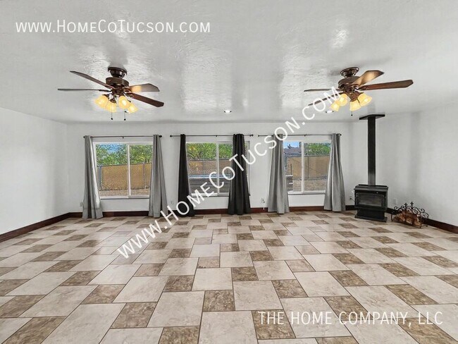 Building Photo - 2320 W Calle Grato