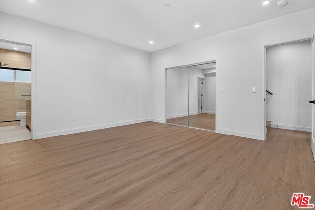 Building Photo - 11302 Collins St