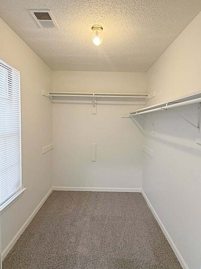 Building Photo - 6914 Snyder Rd