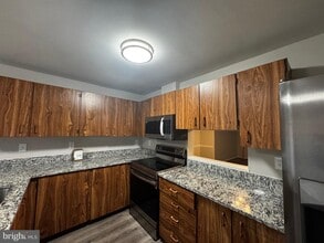 Building Photo - 9728 Summer Park Ct