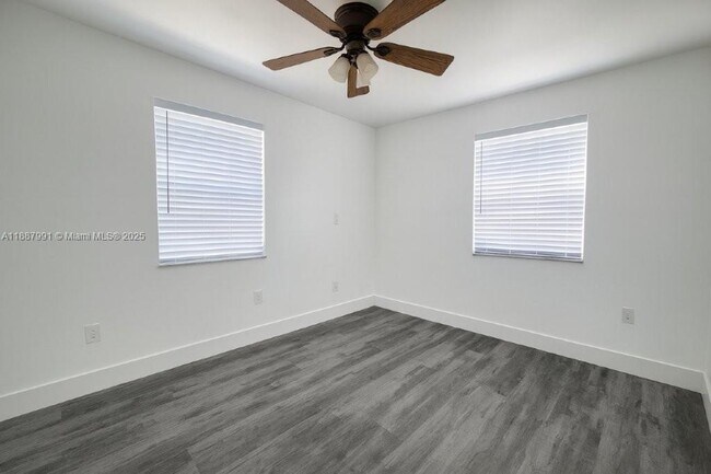 Building Photo - 2265 SW 15th St