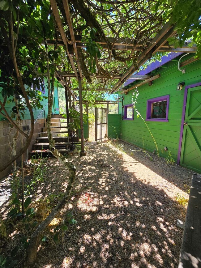 Building Photo - Cabin In the Wood!