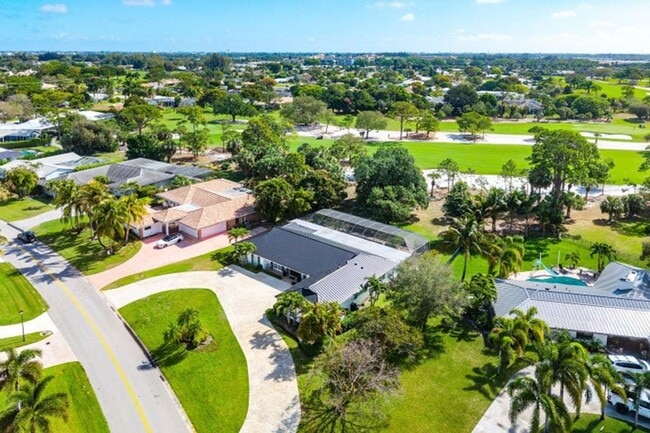 Building Photo - 417 N Country Club Dr