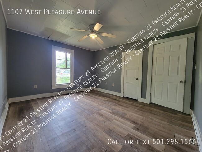 Building Photo - 1107 W Pleasure Ave