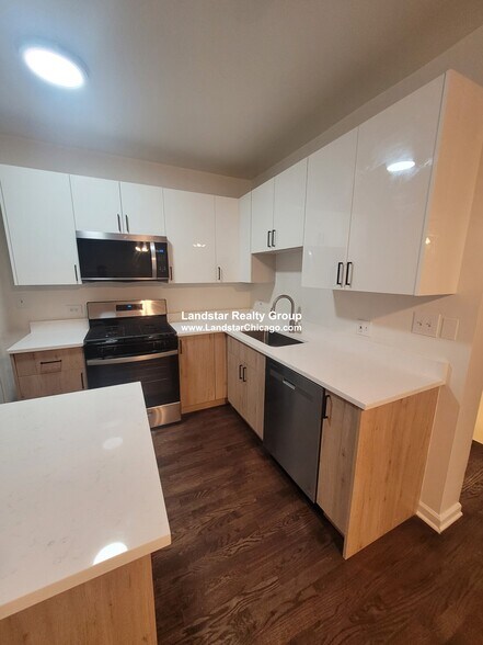 Building Photo - 6708 N Hermitage Ave