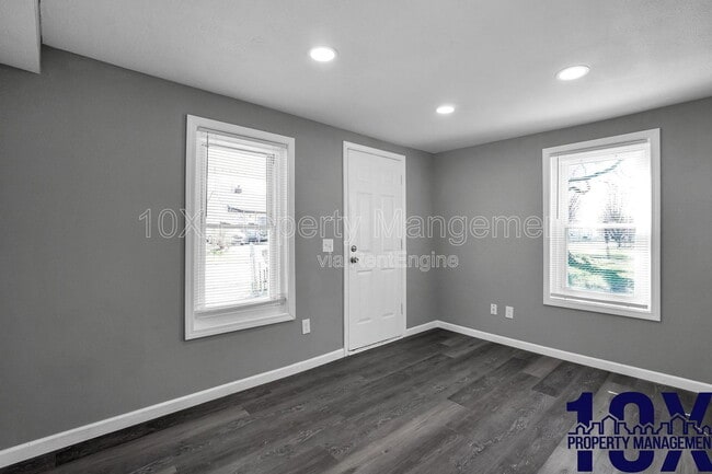 Building Photo - 2767 Hiawatha St