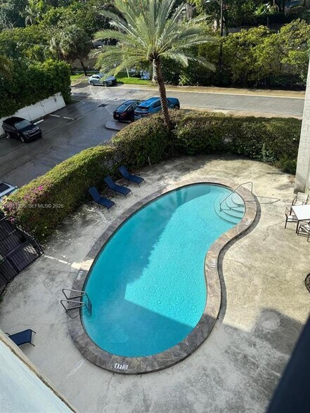 Building Photo - 924 SE 2nd St