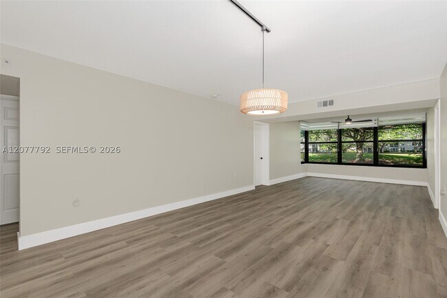 Building Photo - 1709 Whitehall Dr
