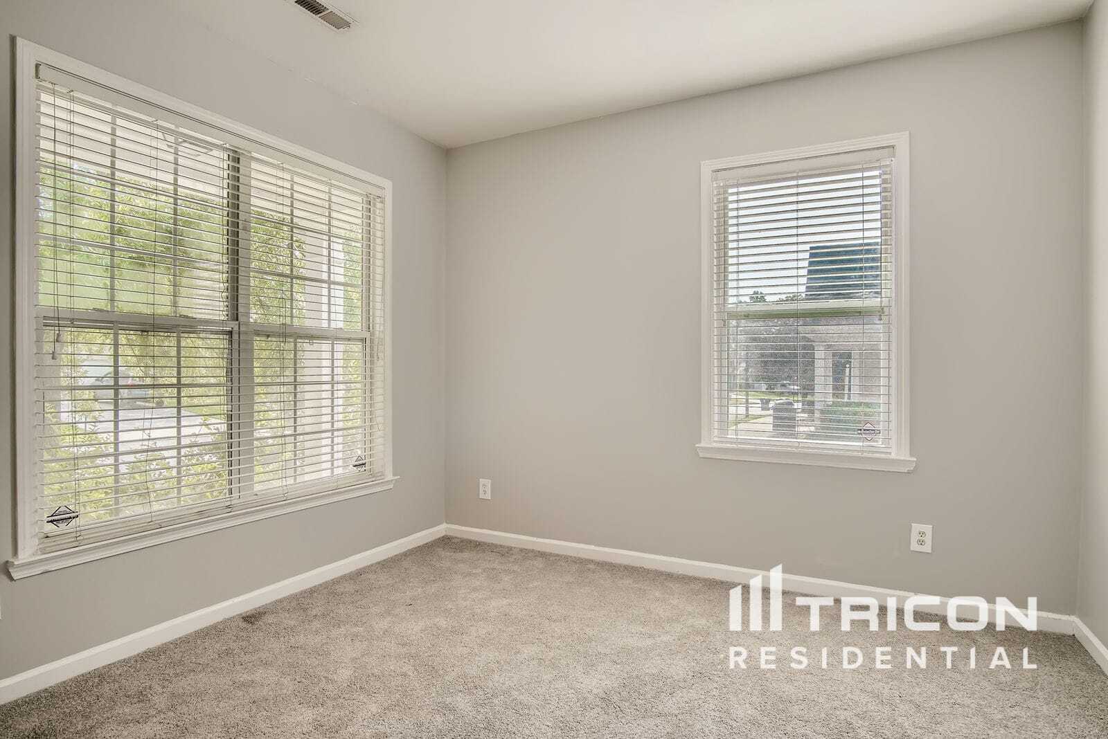 Building Photo - 8122 Valley Ridge Dr
