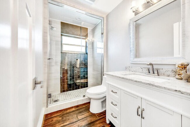 Building Photo - 864 Appleby St