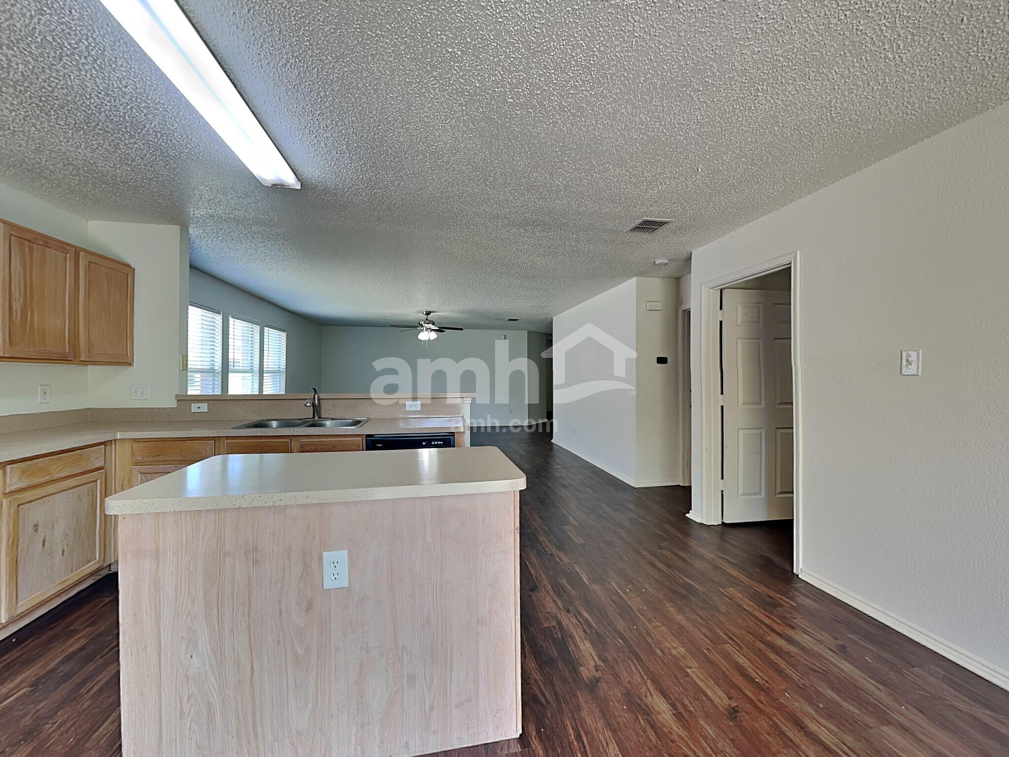 Building Photo - 1601 White Oak Rd