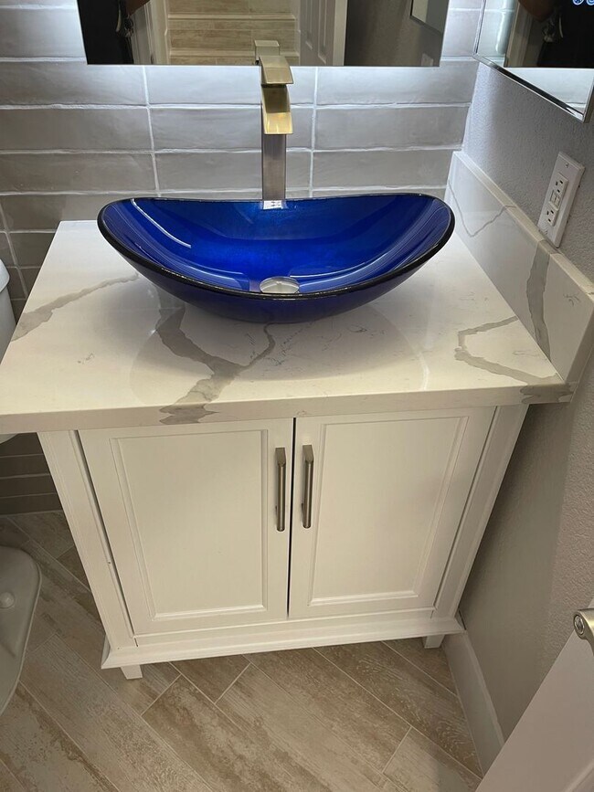 Building Photo - **GORGEOUSLY REMODELED & CLEAN!!  3BD-2 1/2BA HOME IN SILVERADO RANCH !!  *** ONLY $2,190 ***