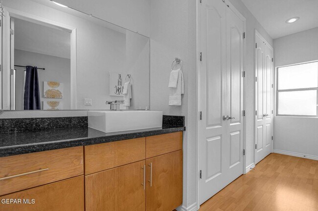 Building Photo - 5533 Ignacio Frias Dr