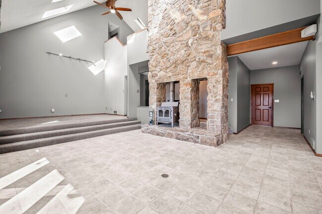 Building Photo - 1020 Walsen Rd