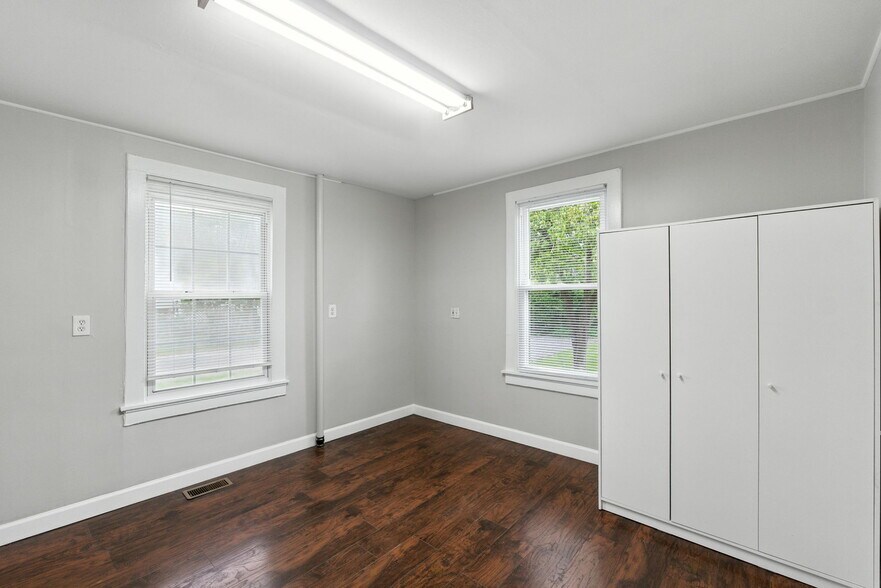 Building Photo - 5100 Berwyn Rd