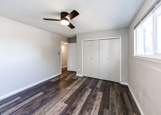 Building Photo - Charming 3 Bed Home Centrally located, Lar...