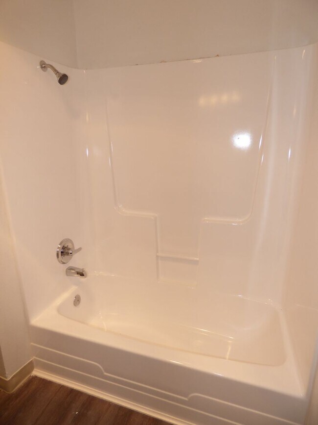 Building Photo - Rent Special: 1/2 Off June's Rent!! - 2 bed Townhome