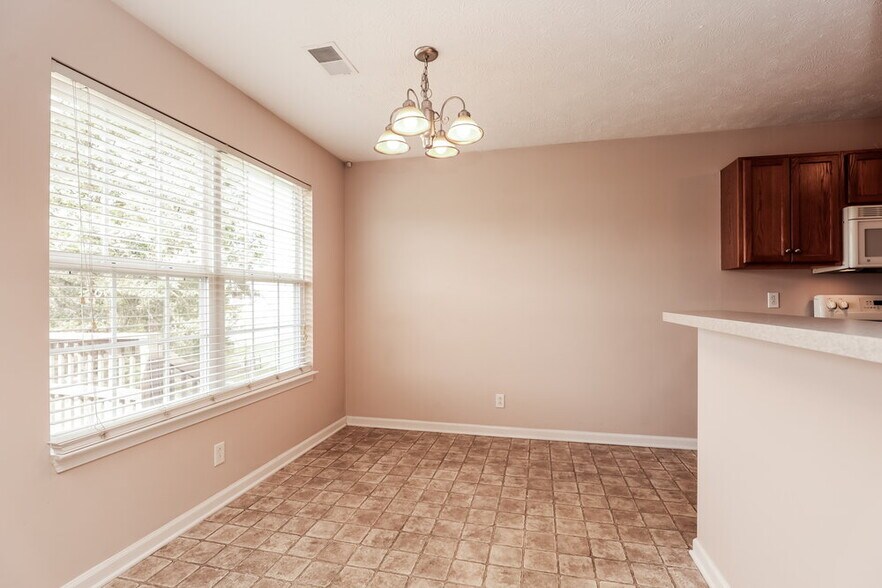 Building Photo - 1102 Nahanee Ct