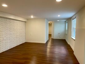 Building Photo - 912 Wilson Dr