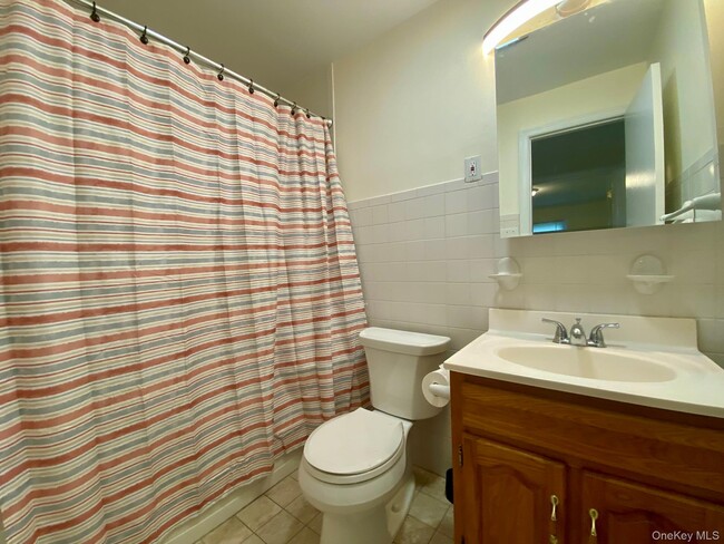 Building Photo - 26 Poplar St