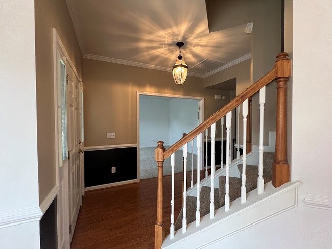 Building Photo - 570 Batty Way