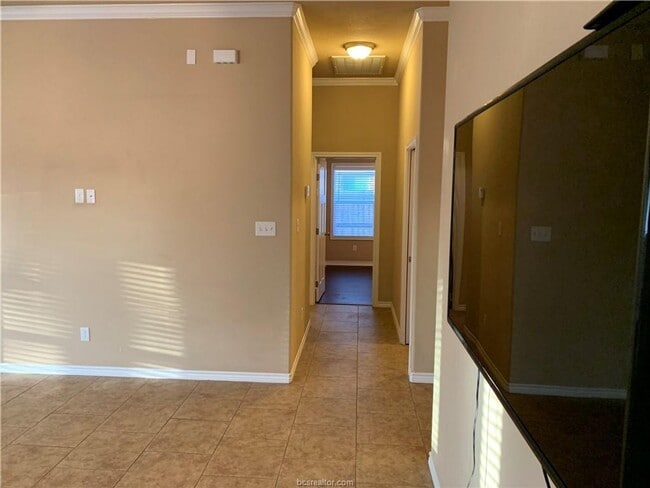 Building Photo - Beautifully 4 bedroom, 3 bathroom house within minutes of Texas A&M!!