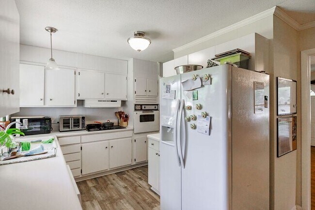 Building Photo - 265 Brentwood Dr
