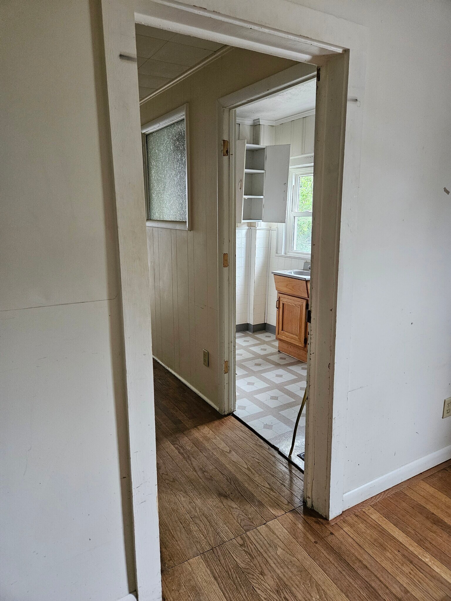 Building Photo - 506 E Hillside Dr