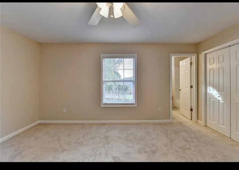 Building Photo - 810 Summer Pl NW