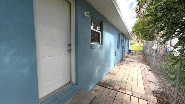 Building Photo - 215 E Hibiscus Dr