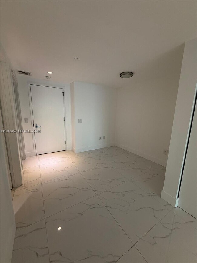 Building Photo - 650 NE 32nd St