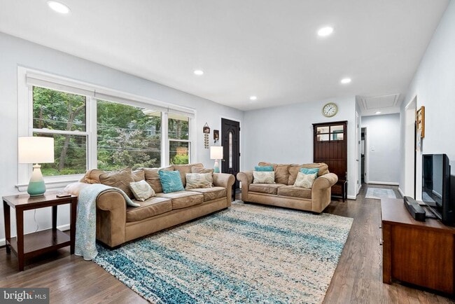 Building Photo - 7409 Aspen Ave
