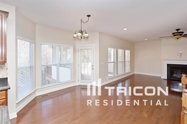 Building Photo - 91 Berry Hill Dr