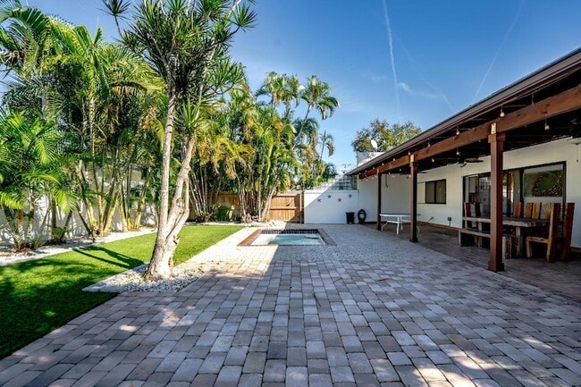 Building Photo - 665 Jeffery St