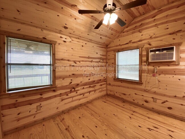 Building Photo - 624 Deer Creek Dr W