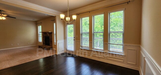 Building Photo - 525 Twelve Oaks Dr