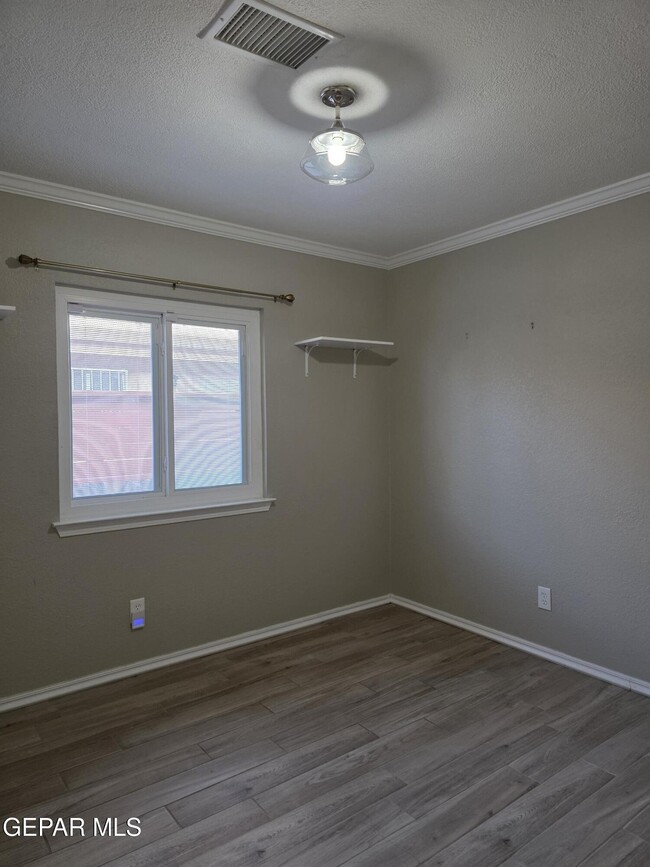 Building Photo - 12105 Royal Woods Dr