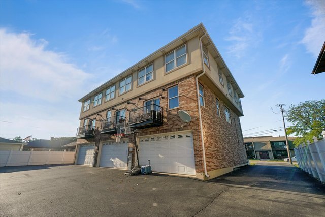 Building Photo - 7943 W 92nd St