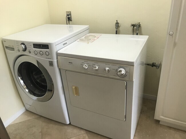 Building Photo - Beautiful Remodeled House with Large Fenced Lot and Big Garage