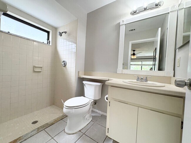 Building Photo - Great 3 BR home ~ Fenced Back Yard ~ A-Rat...