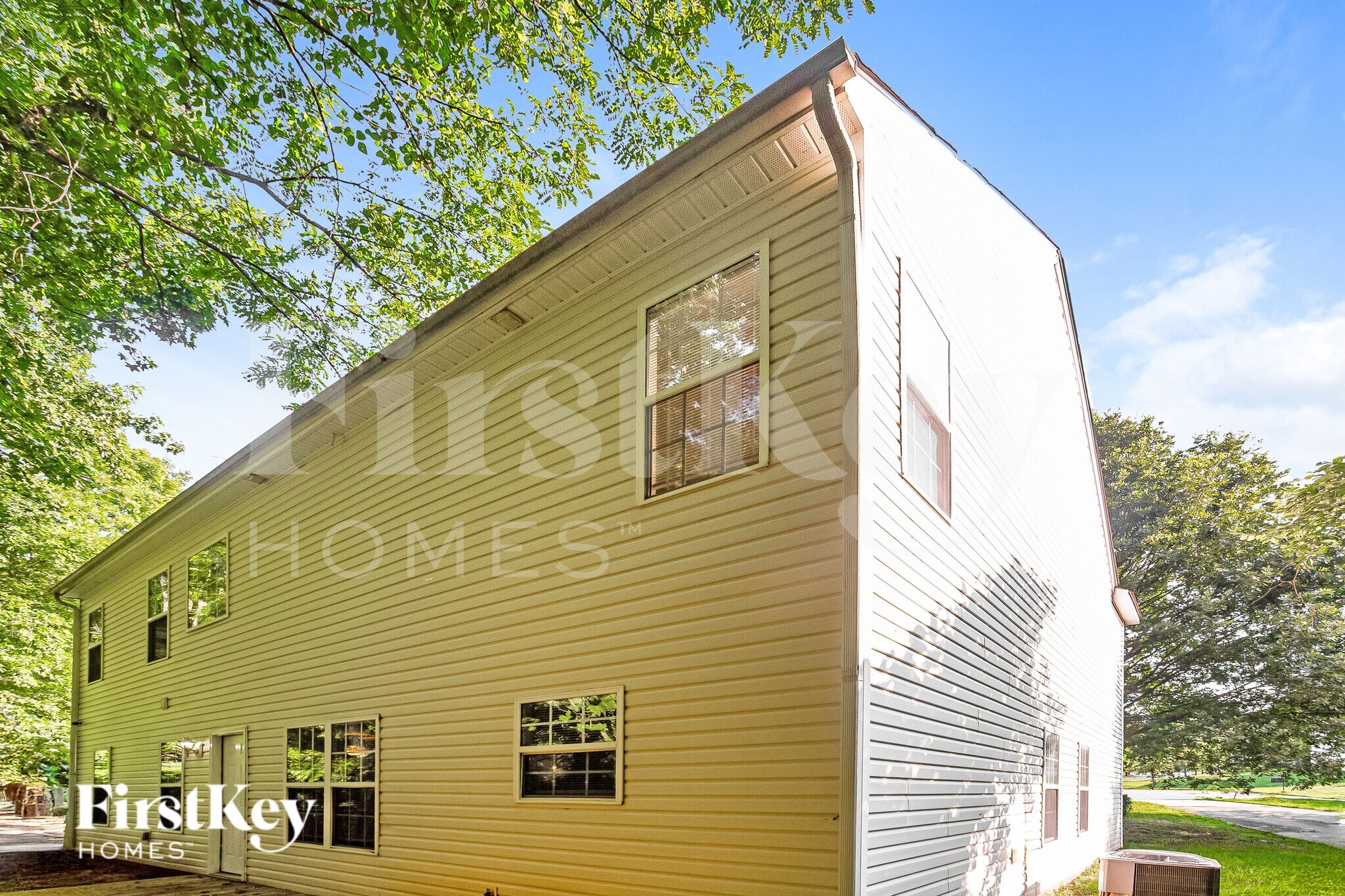 Building Photo - 8605 Royal Bluff Dr