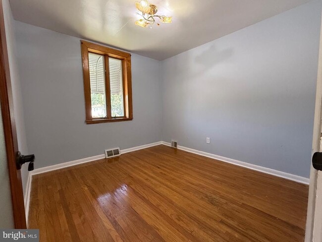 Building Photo - 1600 Fox Chase Rd