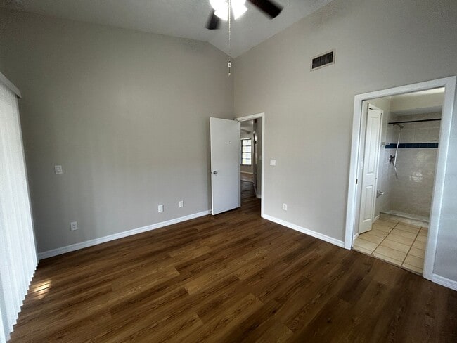 Building Photo - 3307 SW 11th Pl