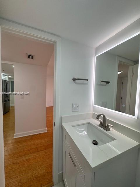 Building Photo - 801 N Venetian Dr