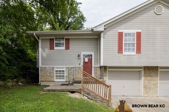Building Photo - 8118 Woodson Dr