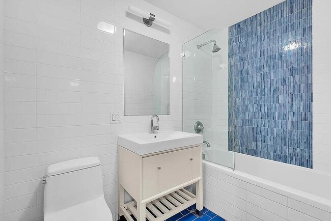 Building Photo - 91-16 Shore Front Pkwy